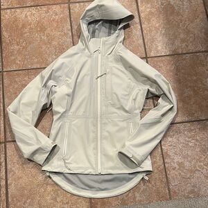 Athleta off white rain coat with Hood and Slim Fit